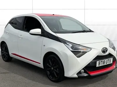 Used Toyota Aygo x-press 69 HP (50 kW) 2018 White Hatchback