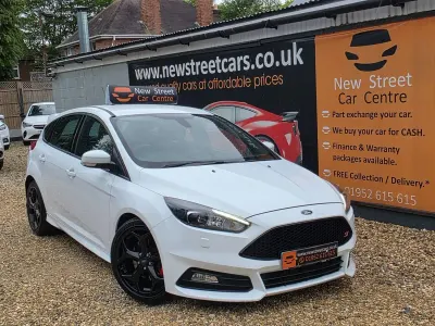 Gebraucht Ford Focus ST 185 PS (136 kW) 2016 Weiß Kleinwagen