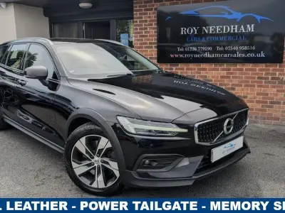 Used Volvo V60 CC Plus 190 HP (139 kW) 2019 Black Estate