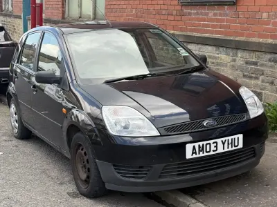 Usado Ford Fiesta 79 HP (58 kW) 2004 Preto Citadino