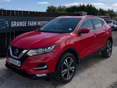 Used Nissan Qashqai N-Connecta 150 HP (110 kW) 2019 Red SUV