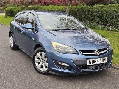 Used Vauxhall Astra Design Edition 115 HP (84 kW) 2015 Blue Estate