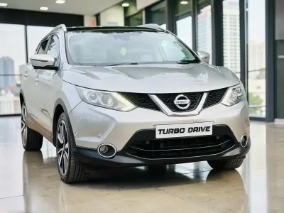 Used Nissan Qashqai Tekna 110 HP (80 kW) 2015 Silver SUV