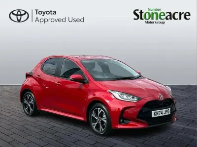 Second-hand Toyota Yaris Hybrid Design 116 CP (85 kW) 2024 Roșu Hatchback