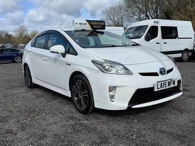 Used Toyota Prius T3 70 HP (51 kW) 2015 White Hatchback