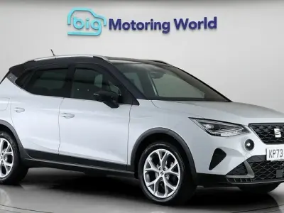 Usado Seat Arona FR 110 CV (80 kW) 2023 Blanco SUV