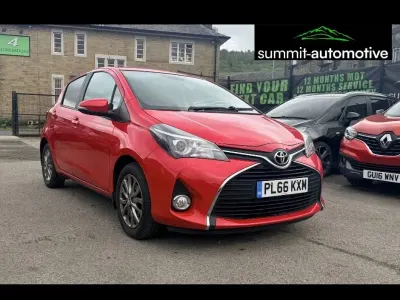 Używany Toyota Yaris 99 KM (72 kW) 2016 Czerwony Hatchback