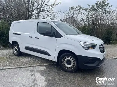 Używany Vauxhall Combo 100 KM (73 kW) 2022 Biały Minivan