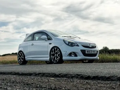 Used Vauxhall Corsa Edition 202 HP (148 kW) 2013 White Hatchback