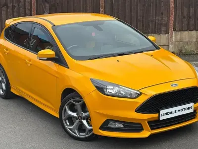 Usado Ford Focus ST 185 HP (136 kW) 2017 Amarelo Citadino