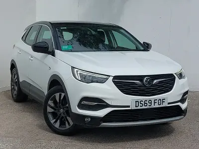 Used Vauxhall Grandland X Sport 130 HP (95 kW) 2019 White SUV