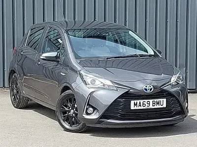 Used Toyota Yaris Hybrid 100 HP (73 kW) 2019 Grey Hatchback