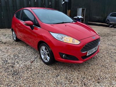 Used Ford Fiesta Zetec 82 HP (60 kW) 2014 Red Hatchback