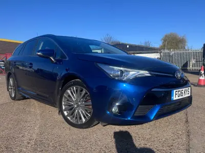 Usado Toyota Avensis 143 HP (105 kW) 2016 Azul Carrinha