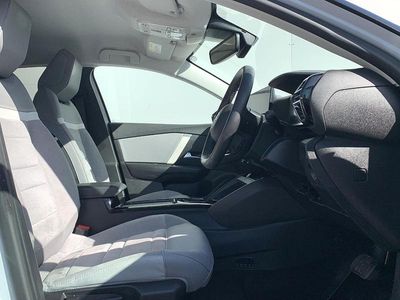 Used Citroën e-C4 100 kW (136 HP) 2024 White Hatchback