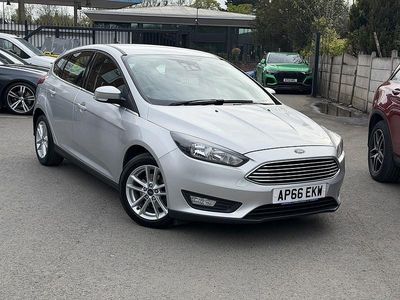 Used Ford Focus Zetec 125 HP (91 kW) 2016 Silver Hatchback