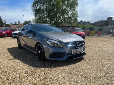 Usado Mercedes A200 AMG Line Premium 136 CV (100 kW) 2016 Gris Utilitario