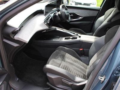 Second-hand Peugeot e-3008 GT 152 kW (207 CP) 2024 Albastru SUV