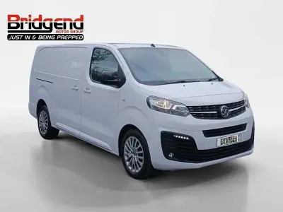 Used Vauxhall Vivaro S 100 HP (73 kW) 2023 White MPV