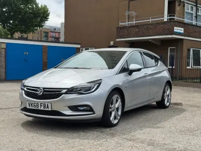 Used Vauxhall Astra SRi 136 HP (100 kW) 2018 Silver Hatchback