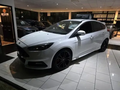 Used Ford Focus ST 185 HP (136 kW) 2017 White Hatchback