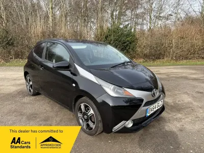 Usado Toyota Aygo X-clusiv 68 CV (50 kW) 2014 Negro Utilitario