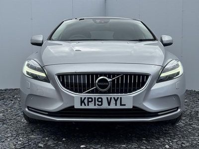 Begagnad Volvo V40 Inscription 152 HK (111 kW) 2019 Silver Halvkombi