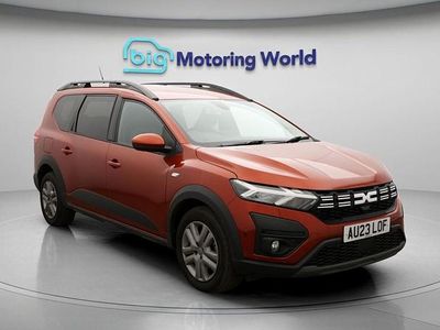 Begagnad Dacia Jogger Expression 109 HK (80 kW) 2023 Brun Minibuss