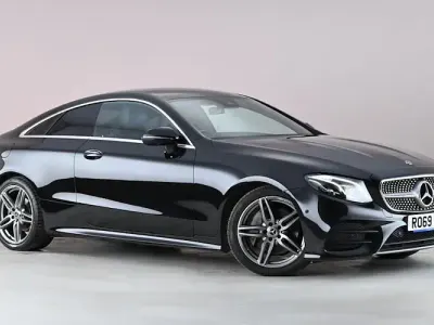 Usado Mercedes E220 AMG line 194 HP (142 kW) 2019 Preto Coupé