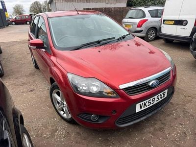 Begagnad Ford Focus Zetec 99 HK (72 kW) 2009 Röd Halvkombi