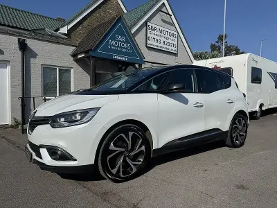 Used Renault Scénic Signature 2018 White/black MPV