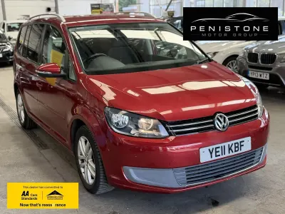 Used VW Touran SE 105 HP (77 kW) 2011 Red MPV