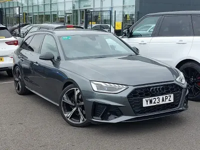 Używany Audi A4 Black Edition 150 KM (110 kW) 2023 Szary Kombi