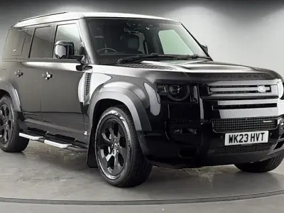 Usado Land Rover Defender HSE Dynamic 404 CV (297 kW) 2023 Negro SUV