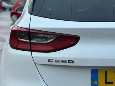 Used Kia Ceed 114 HP (83 kW) 2019 White Hatchback