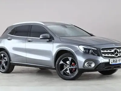 Usado Mercedes GLA200 156 HP (114 kW) 2018 Cinzento SUV