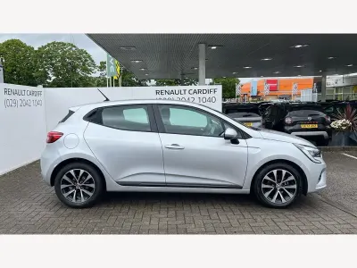 Używany Renault Clio V Iconic 90 KM (66 kW) 2022 Srebrny Hatchback