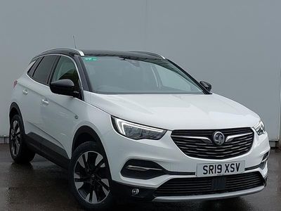 Used Vauxhall Grandland X Design Edition 130 HP (95 kW) 2019 White SUV