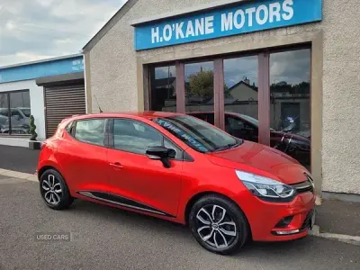Used Renault Clio Play 75 HP (55 kW) 2018 Red Hatchback