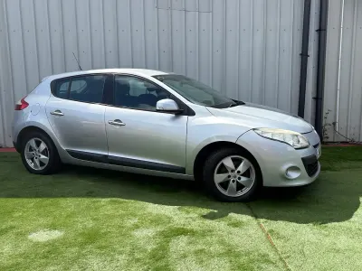 Used Renault Mégane III Dynamique 2011 Silver Hatchback