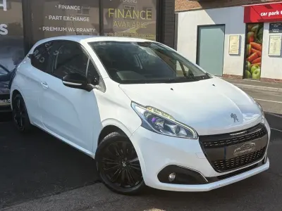 Used Peugeot 208 82 HP (60 kW) 2017 White Hatchback