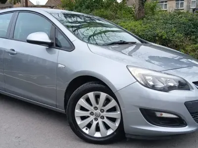 Used Vauxhall Astra Design Edition 136 HP (100 kW) 2014 Silver Hatchback