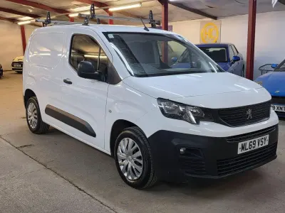Used Peugeot Partner 2019 White MPV