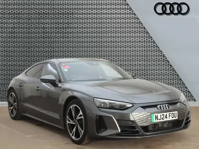 Begagnad Audi e-tron GT quattro Premium 389 kW (530 HK) 2024 Grå Sedan