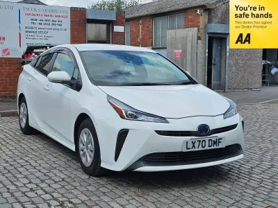 Used Toyota Prius 122 HP (89 kW) 2020 White Hatchback