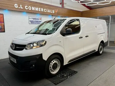 Used Vauxhall Vivaro S 100 HP (73 kW) 2022 White MPV