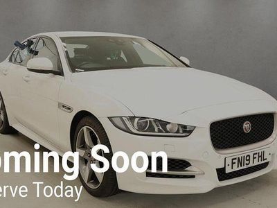 Begagnad Jaguar XE Ingenium 200 HK (147 kW) 2019 Vit Sedan