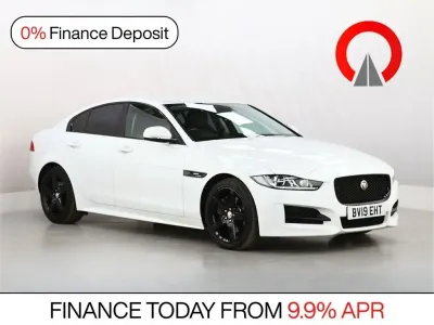 Używany Jaguar XE Ingenium 200 KM (147 kW) 2019 Biały Sedan/Limuzyna