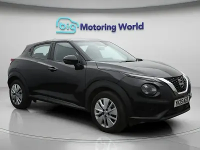 Usado Nissan Juke Acenta Premium 114 HP (83 kW) 2025 Preto SUV