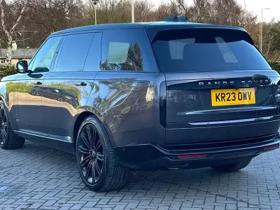 Käytetty Land Rover Range Rover First Edition 345 HP (253 kW) 2023 Harmaa Katumaasturi